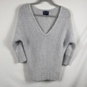American Eagle Outfitters Light Gray V-Neck knit Sweater. Womens S/P. Wool blend